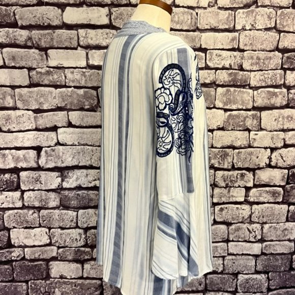 Chico's Blue & White L-Sleeve Top Size M - Picture 7 of 8